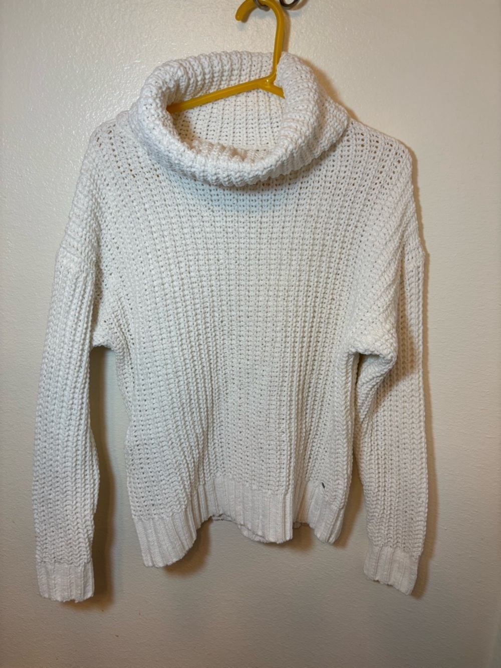 Hollister Cream Cable Knit cozy oversized Turtleneck Sweater